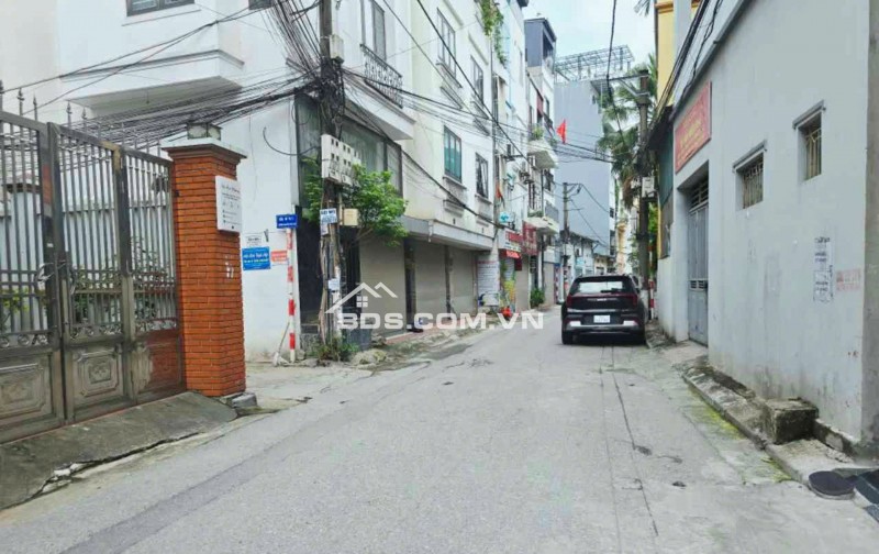 Cô Lan cán bộ về hưu gửi bán nhà trung tâm Thạch Bàn, Long Biên dưới 6.6 tỷ. DT 40m2